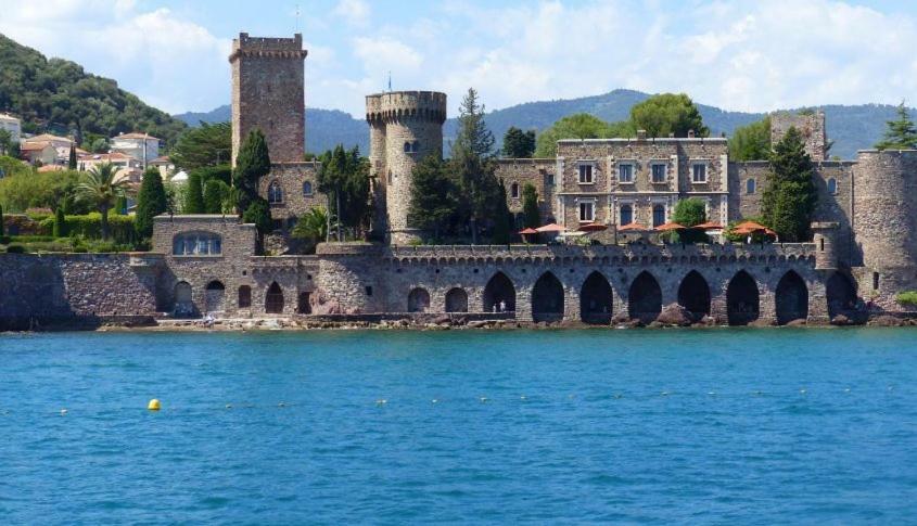 ماندوليو لا نابول O'Sullivans Bar And Hotel المظهر الخارجي الصورة